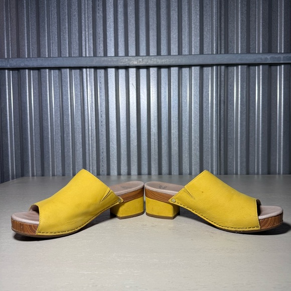 Dansko Leather Maci Mules in Daffodil Yellow, size 40, US 9 - 9.5, excellent - Picture 4 of 10